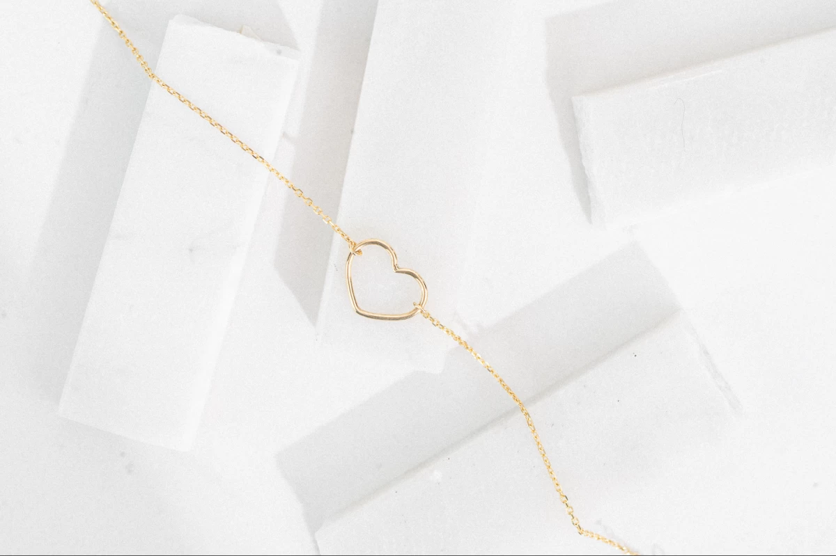 Kontúr Szív Örök Rózsával Vörös Arany 14K Nyaklánc