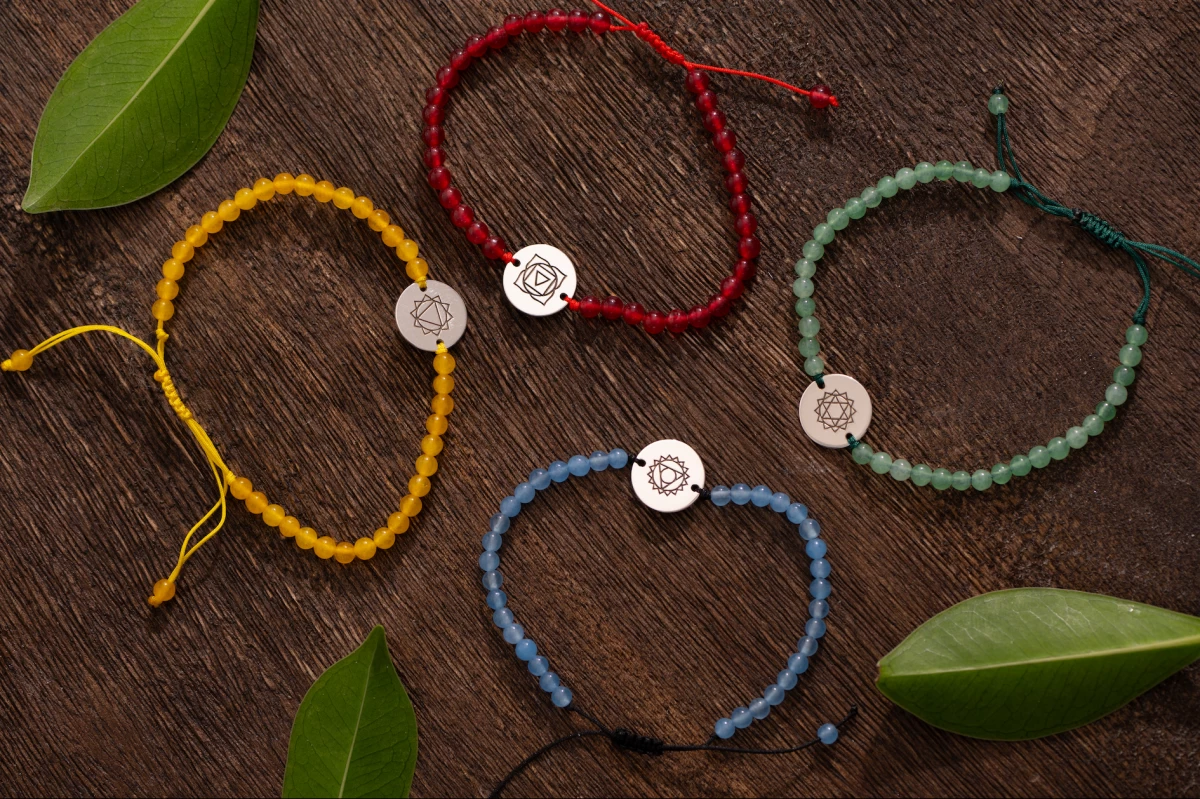 Gyökér Csakra Vörös Arany 14K Makramé Karkötő